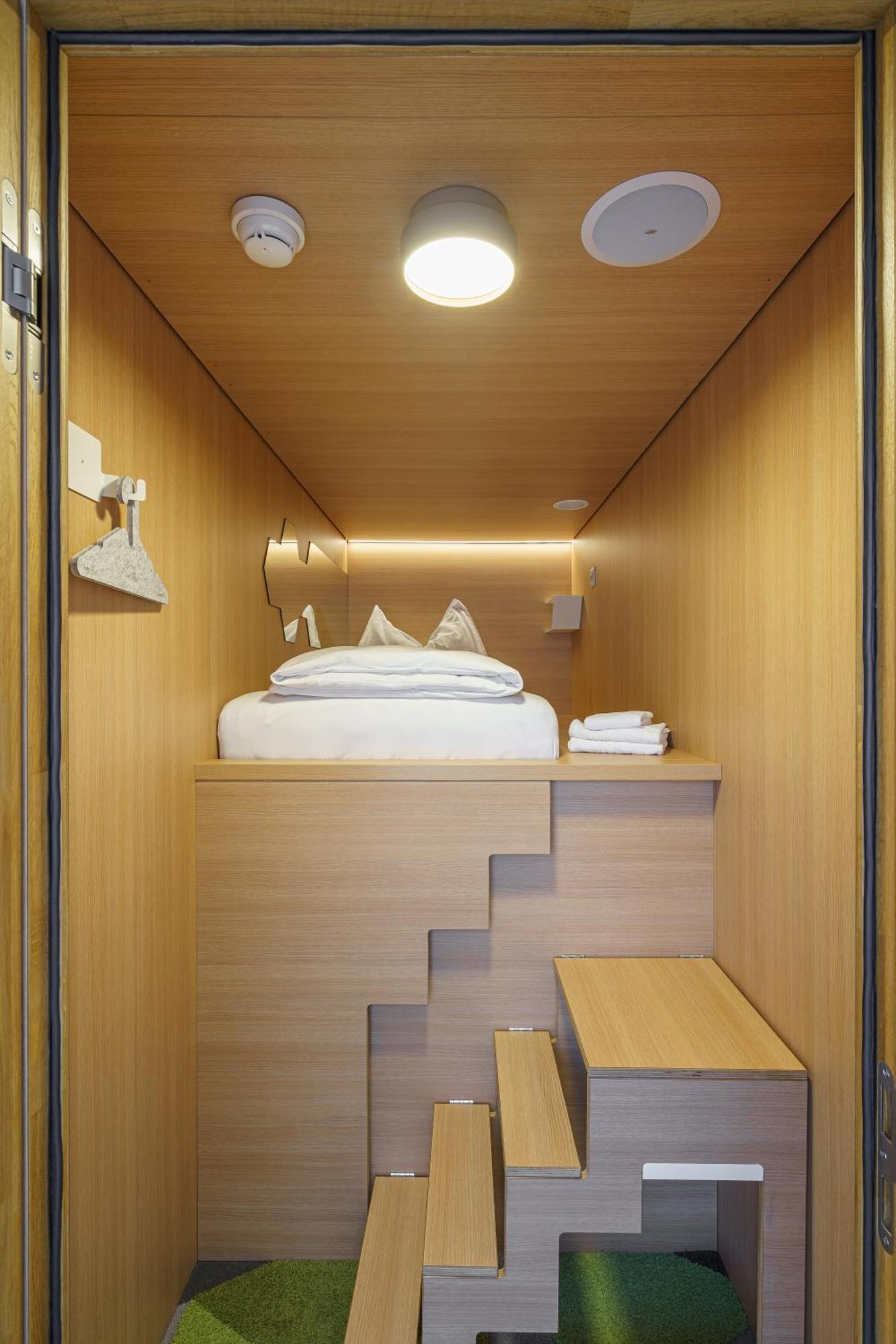 The Lab Capsule Hotel Thun Ngoại thất bức ảnh
